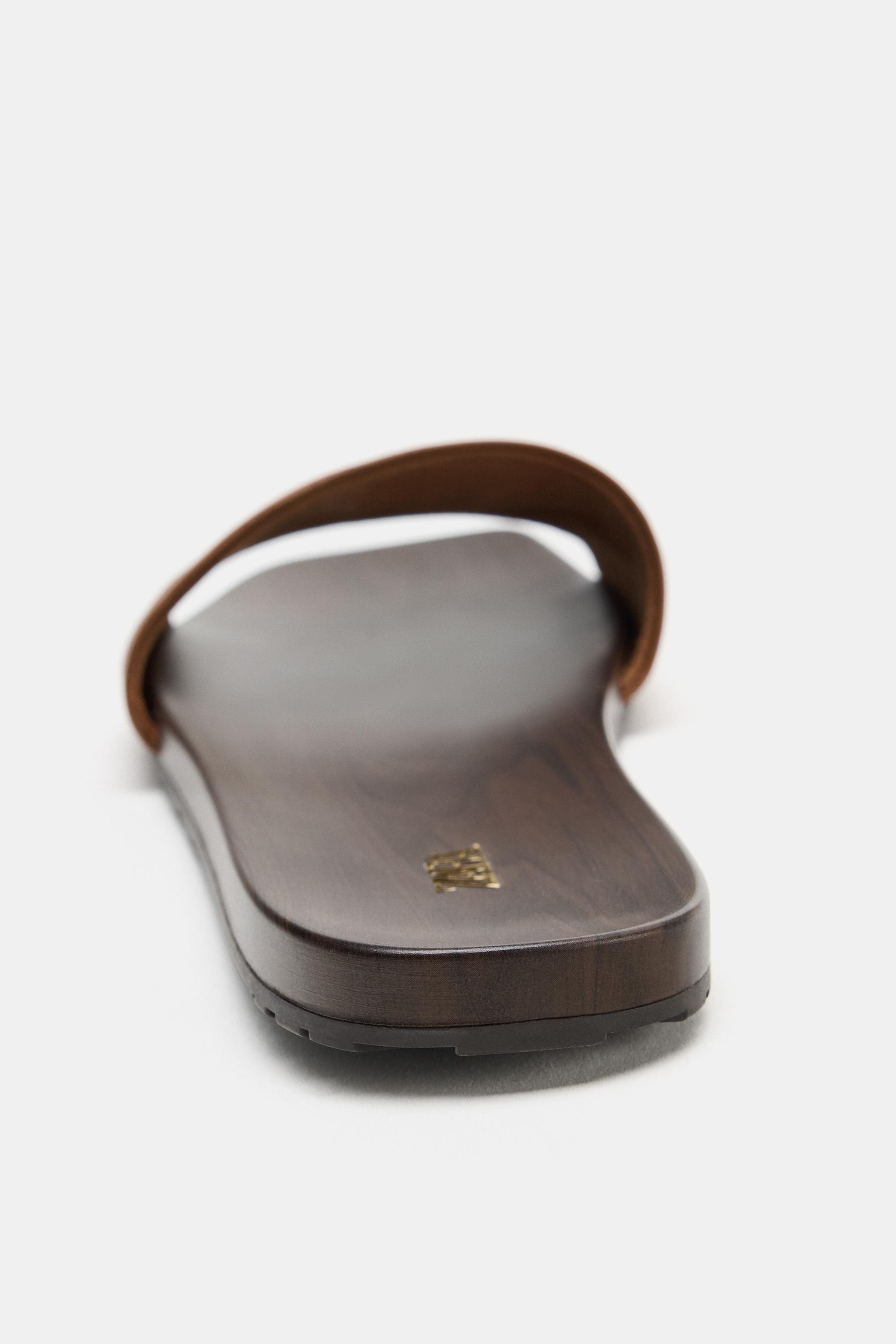 SOFT LEATHER FLAT SANDALS
