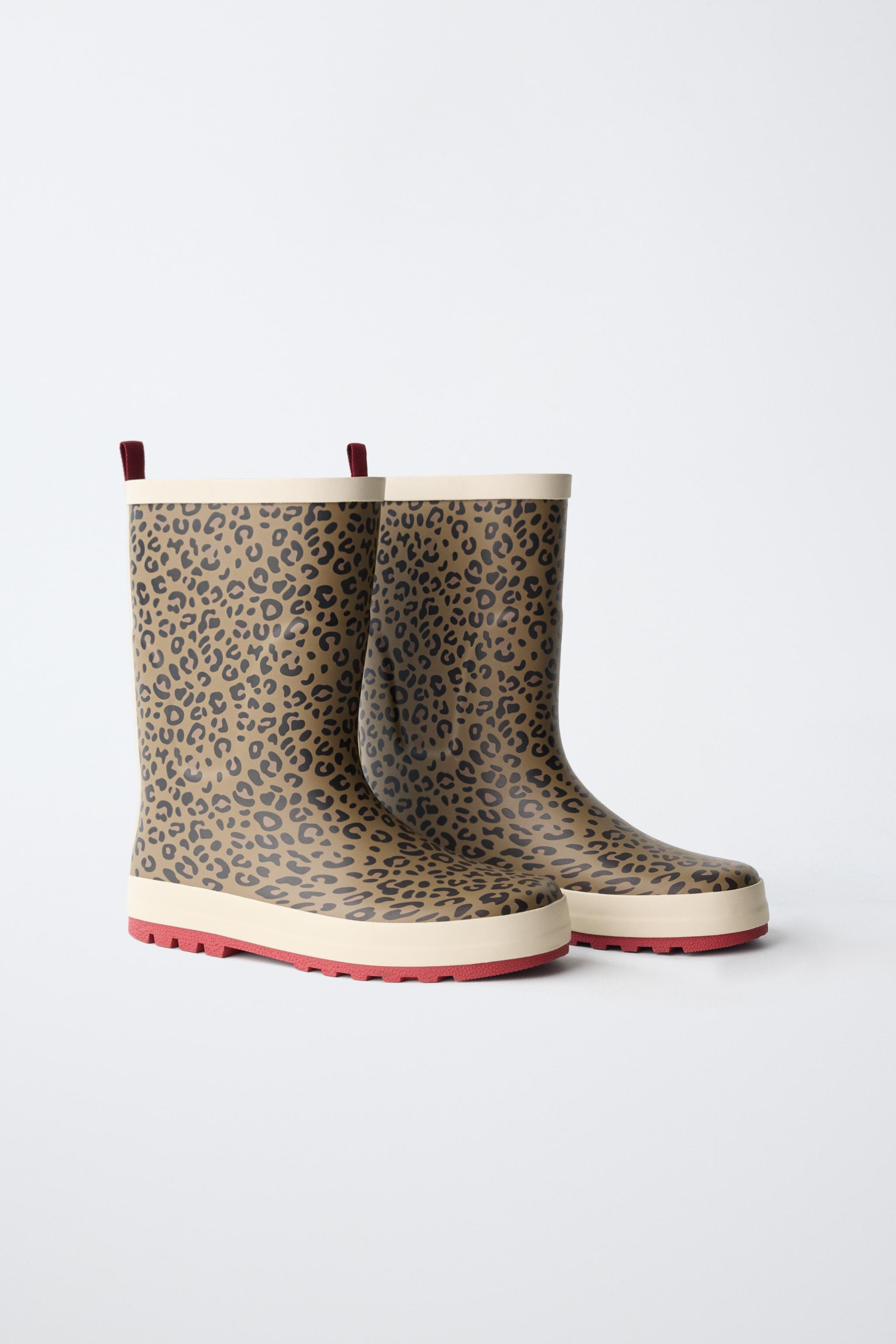 ANIMAL PRINT RAIN BOOTS — Brown