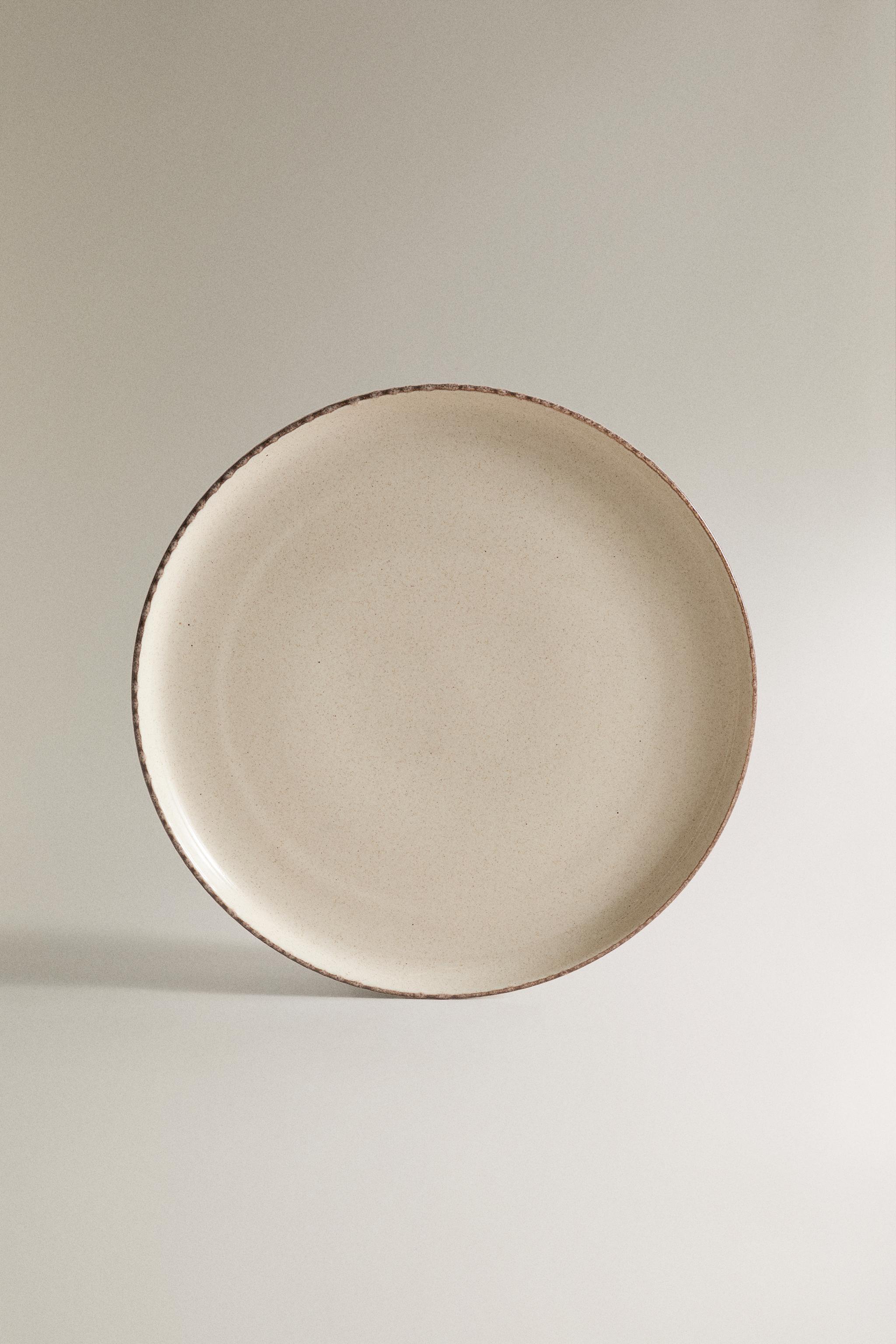 STONEWARE DINNER PLATE WITH AGED RIM — Light ecru