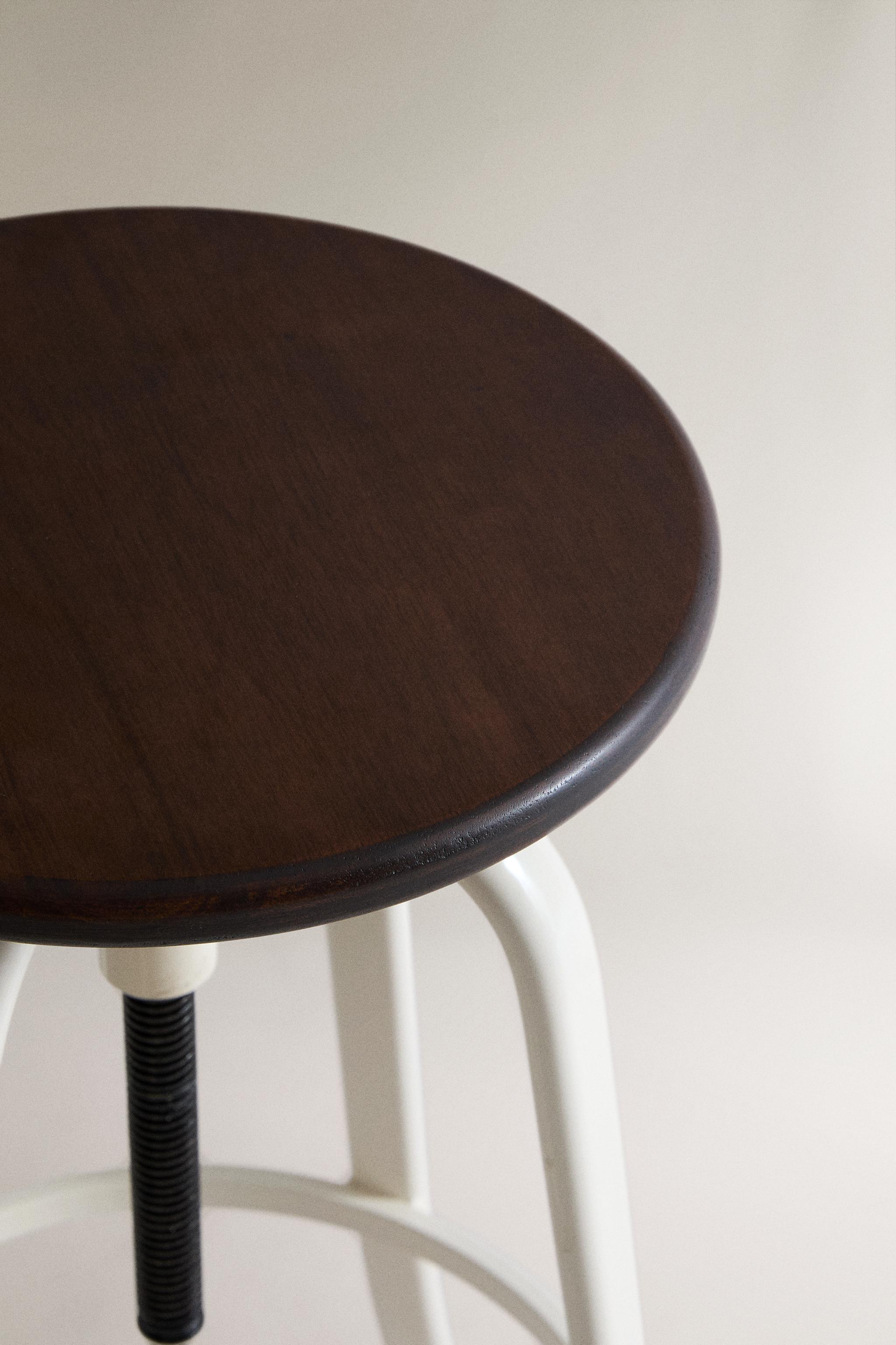 WOOD AND METAL SWIVEL STOOL — Cream