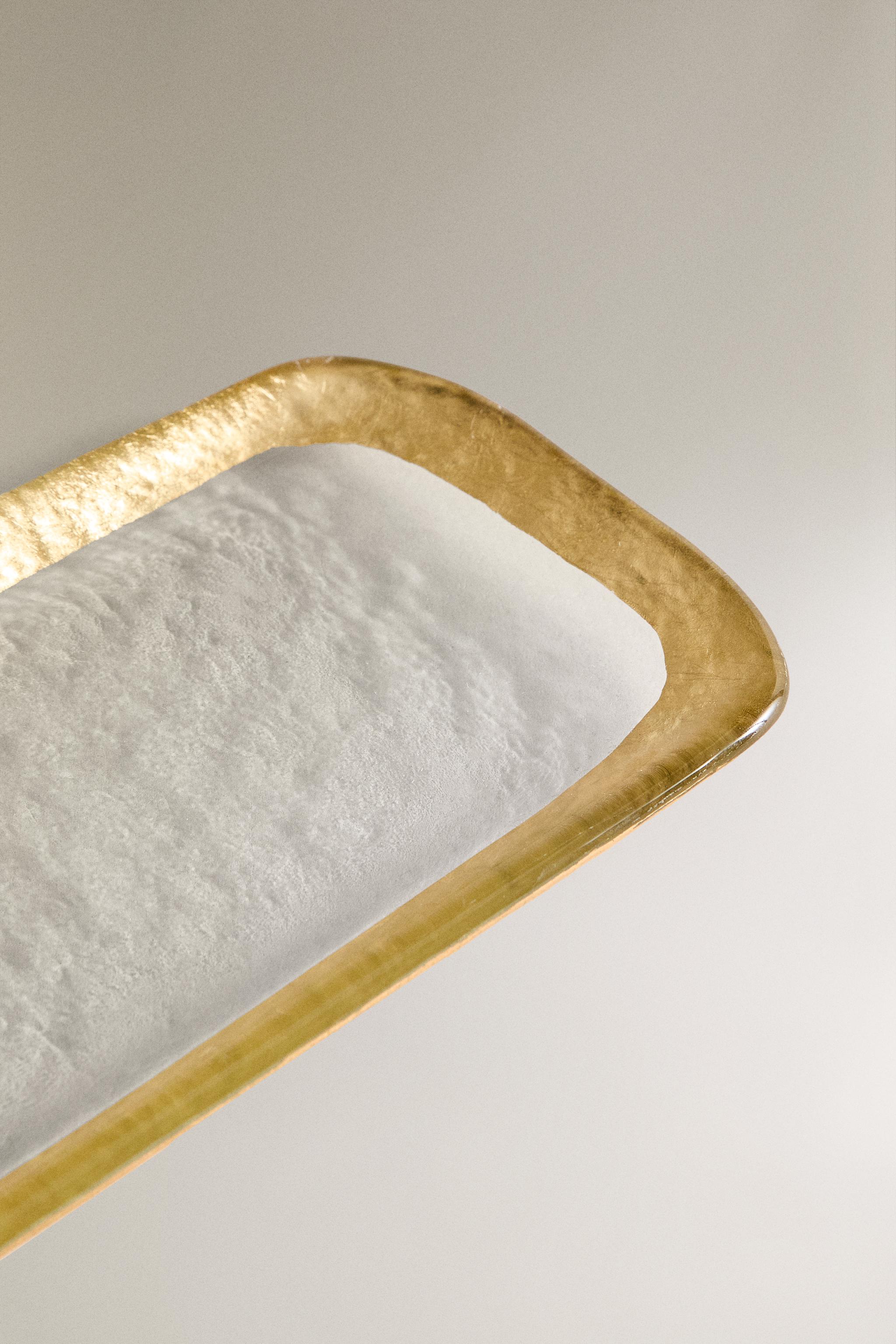 GLASS SERVING DISH WITH A GOLDEN RIM