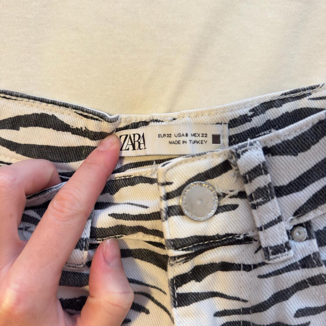 PRINTED MOM FIT DENIM SHORTS - Image 3