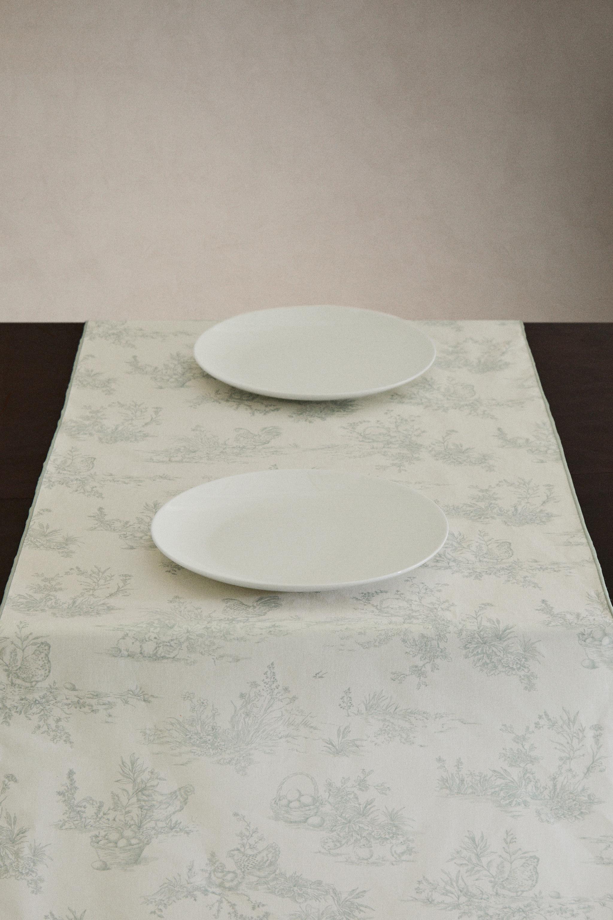TOILE RESIN TABLE RUNNER