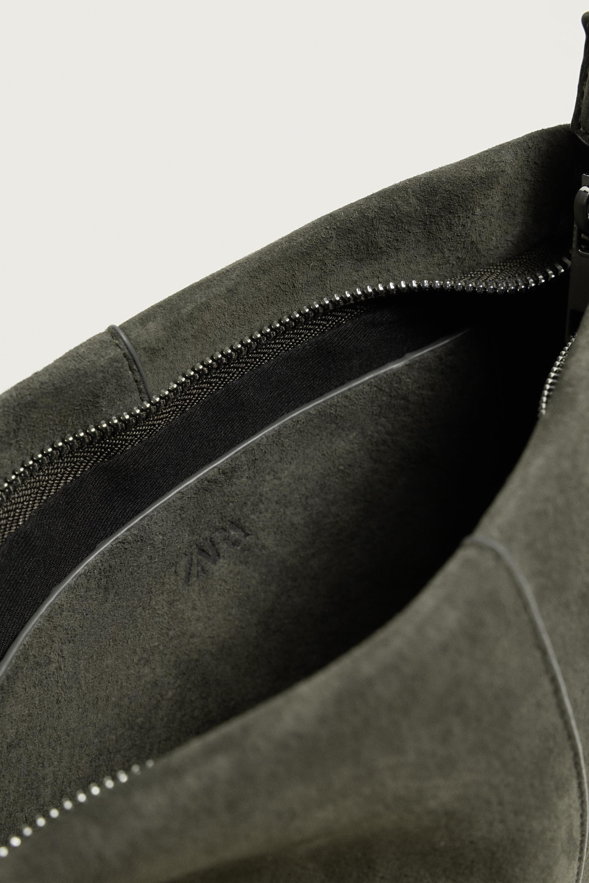 LEATHER TOILETRY BAG