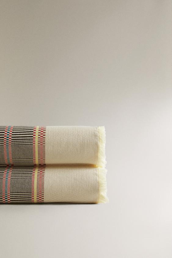 COLCHA DE ALGODÃO COM JACQUARD LISTRADO X COLLAGERIE - Cru | ZARA Brasil