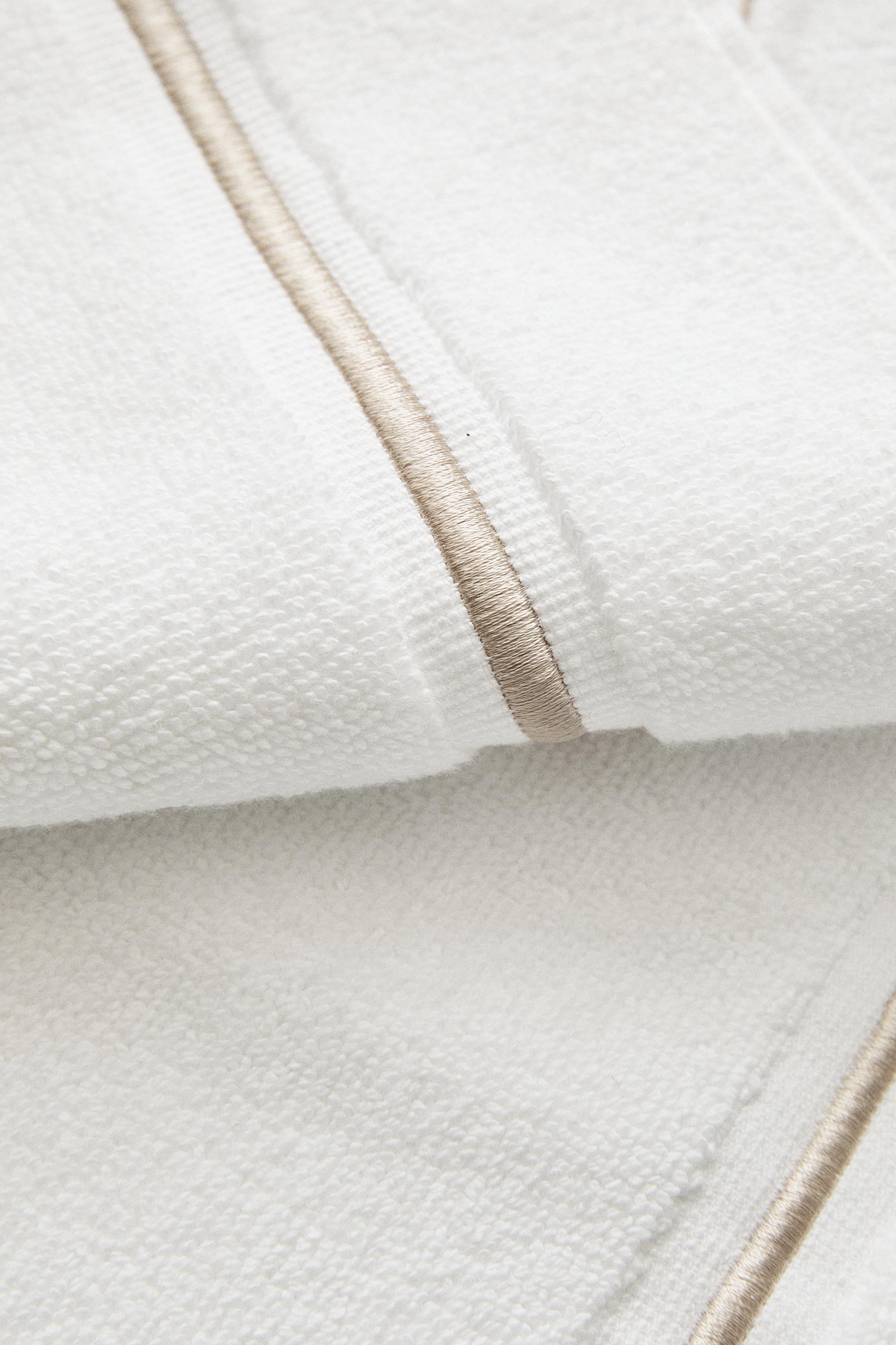SCALLOPED BATH MAT
