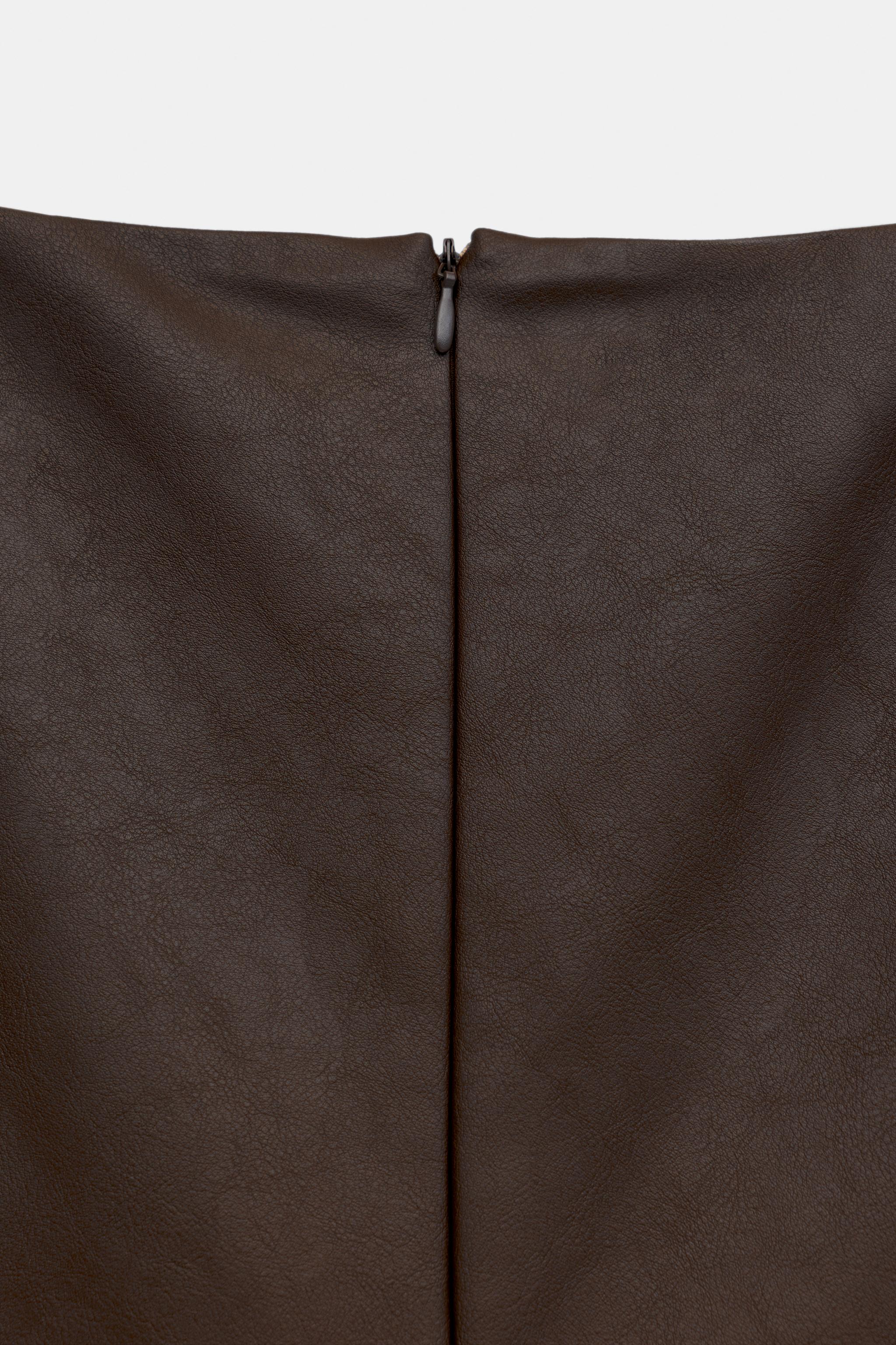 ROBE COURTE EN MATIÈRE SYNTHÉTIQUE