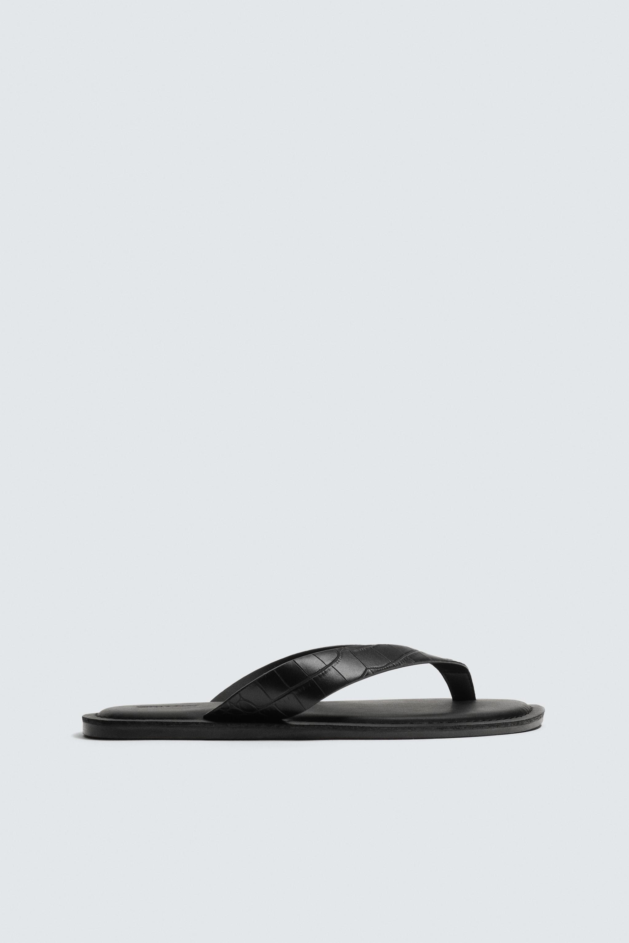 SANDALES À BRIDES GRAVÉES