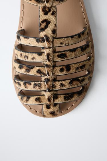 SANDALES STYLE PLAGE EN CUIR ANIMAL PRINT - Marron sable de Zara - Image 4