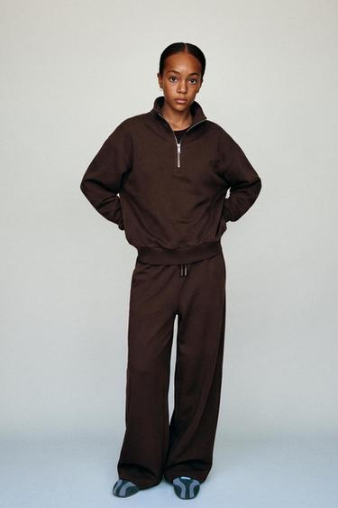 ENSEMBLE SWEAT ZIPPÉ ET PANTALON WIDE LEG - Marron de Zara