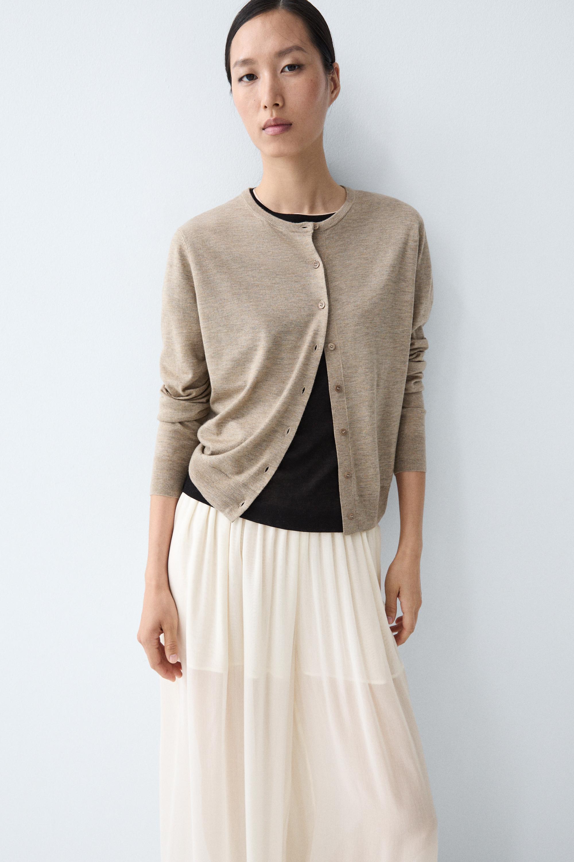 Fine-knit round neck cardigan — Beige marl