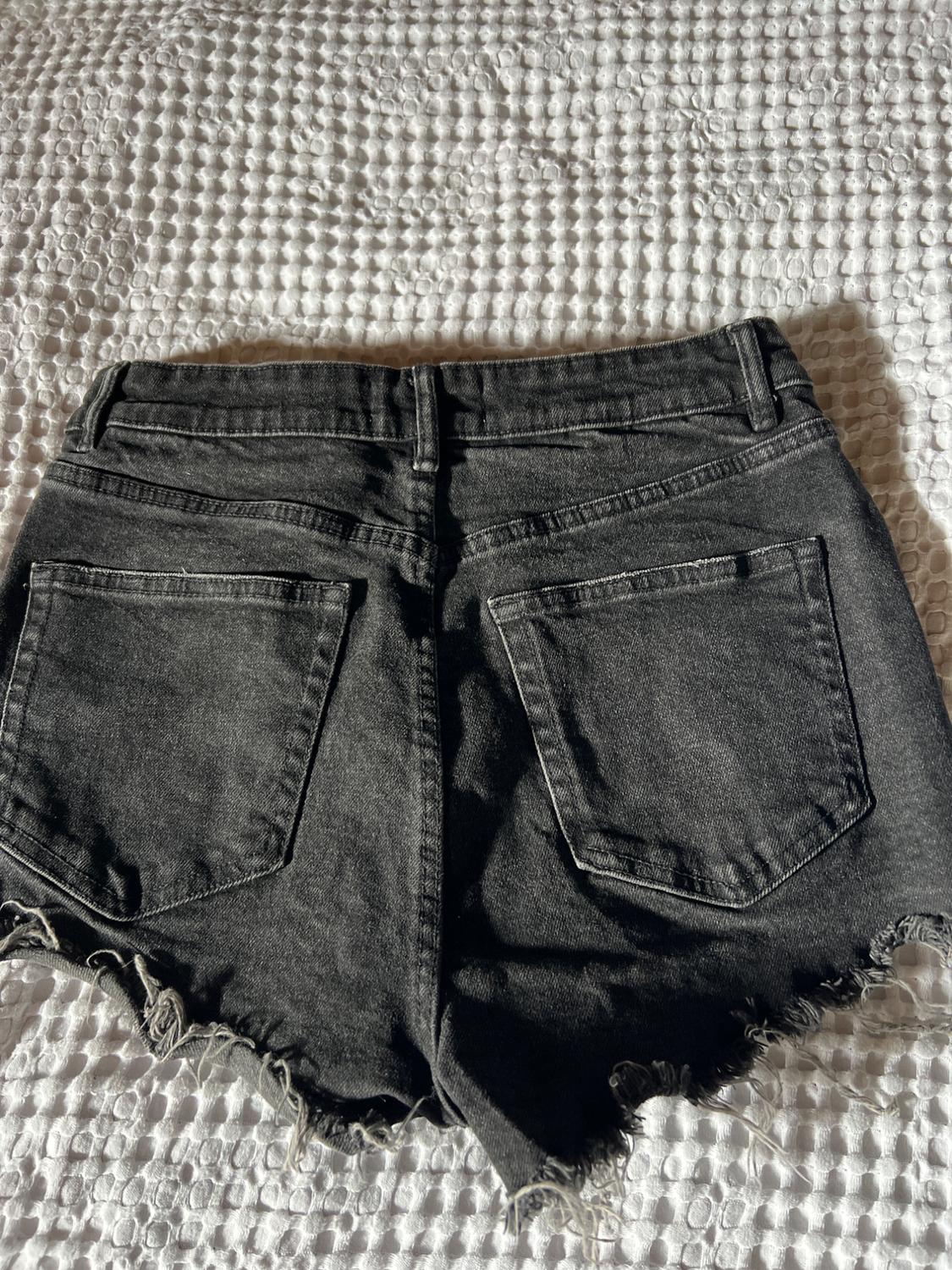 MID-RISE FRAYED SHORTS - Image 3