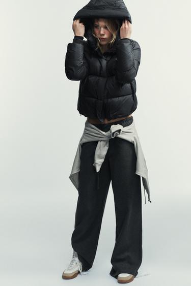 ĪSA ŪDENSNECAURLAIDĪGA UN VĒJA NECAURLAIDĪGA JAKA AR KAPUCI - Melns no Zara