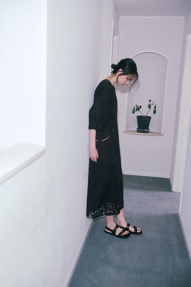 ZW COLLECTION 刺繍入りミディワンピースブラックZaraのZW COLLECTION 刺繍入りミディワンピース - ブラック