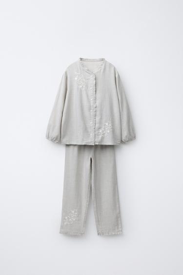 2-6 AÑOS/ PIJAMA FLORES BORDADAS - Gris vigoré de Zara - Imagen 0