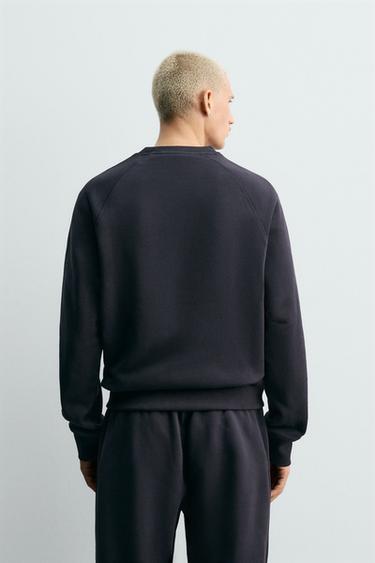 SWEAT COL ROND COUPE DÉCONTRACTÉE - Bleu marine foncé de Zara - Image 2