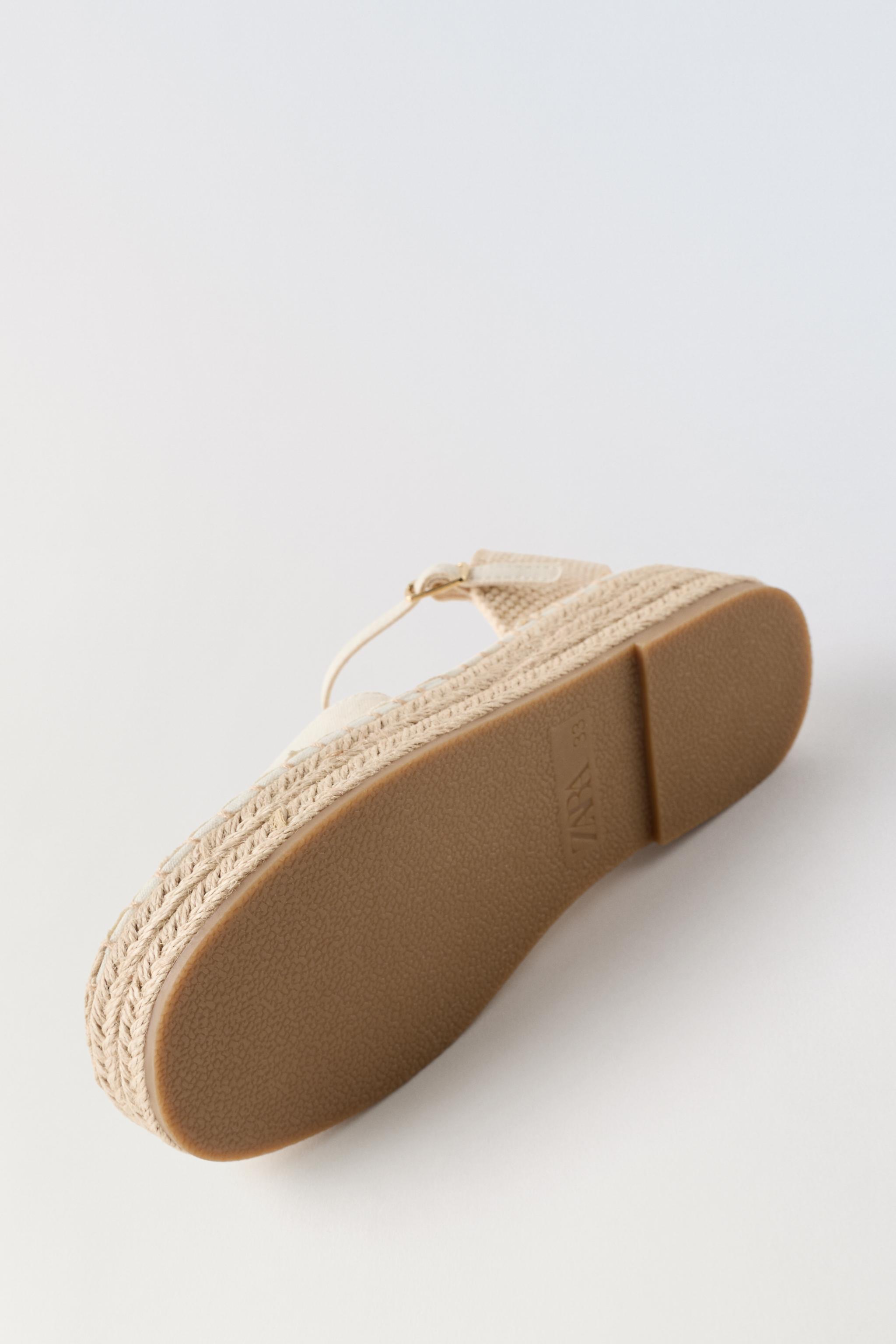 CLOSED TOE ESPADRILLES