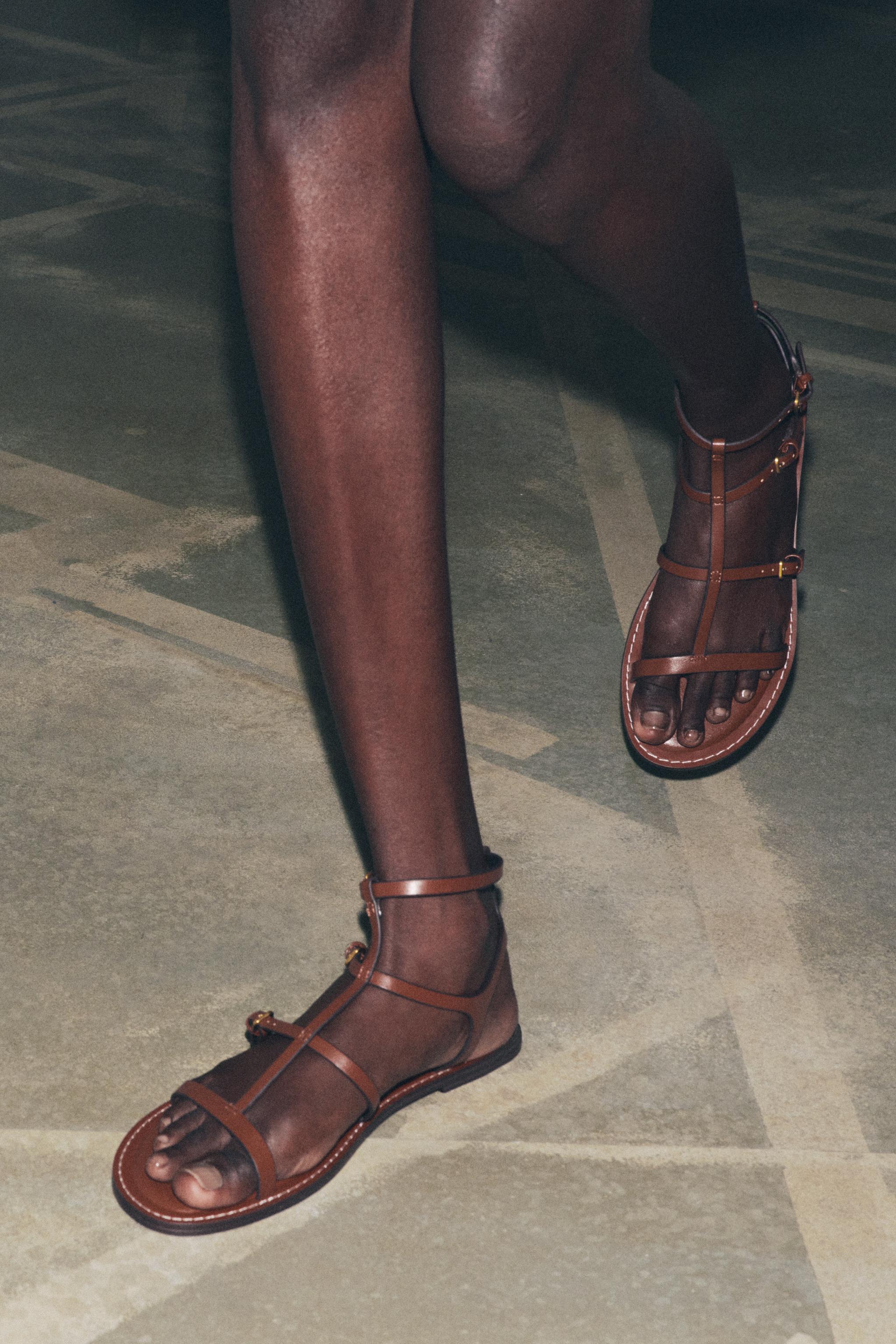 STRAPPY BUCKLE SANDALS