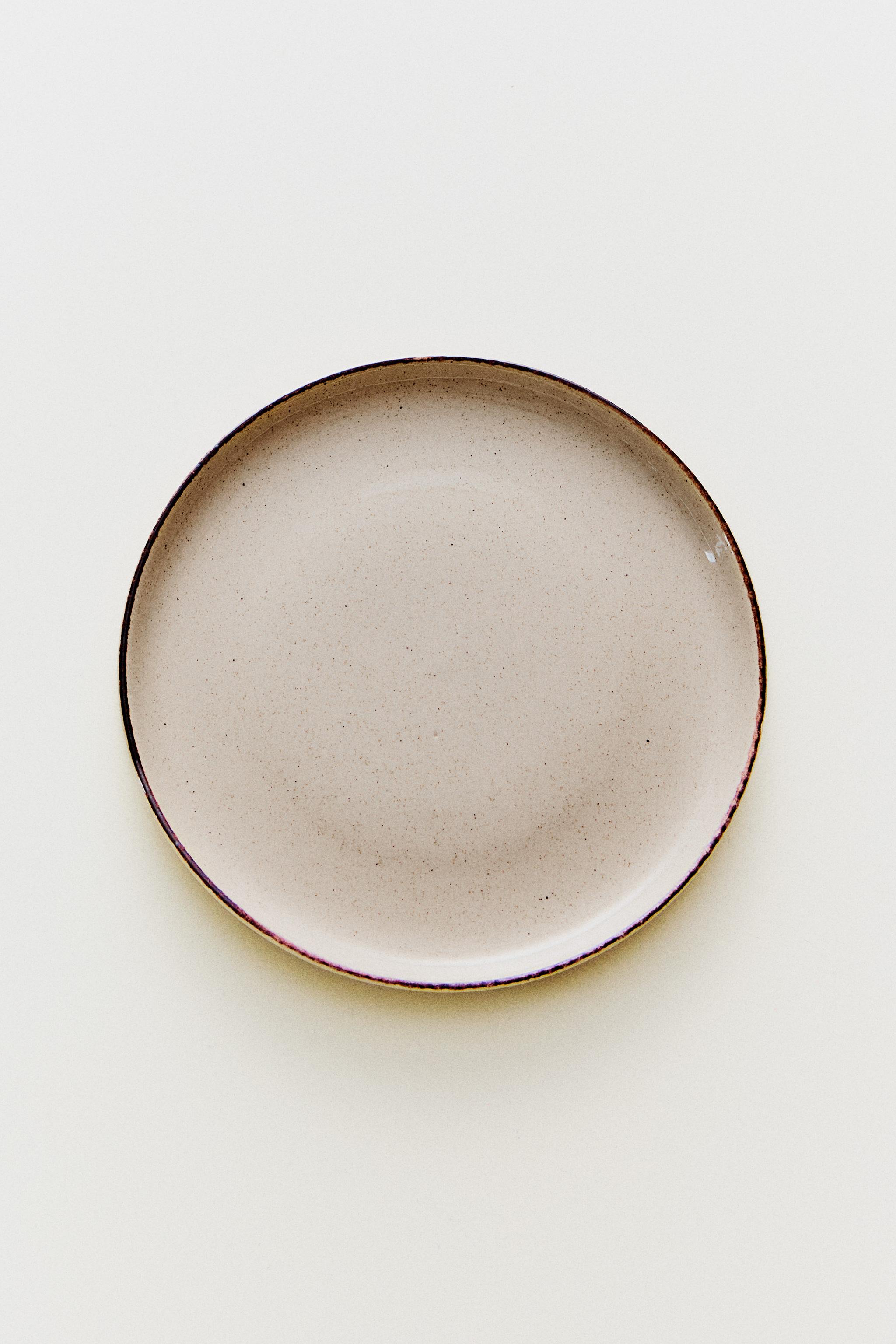 AGED RIM STONEWARE DESSERT PLATE