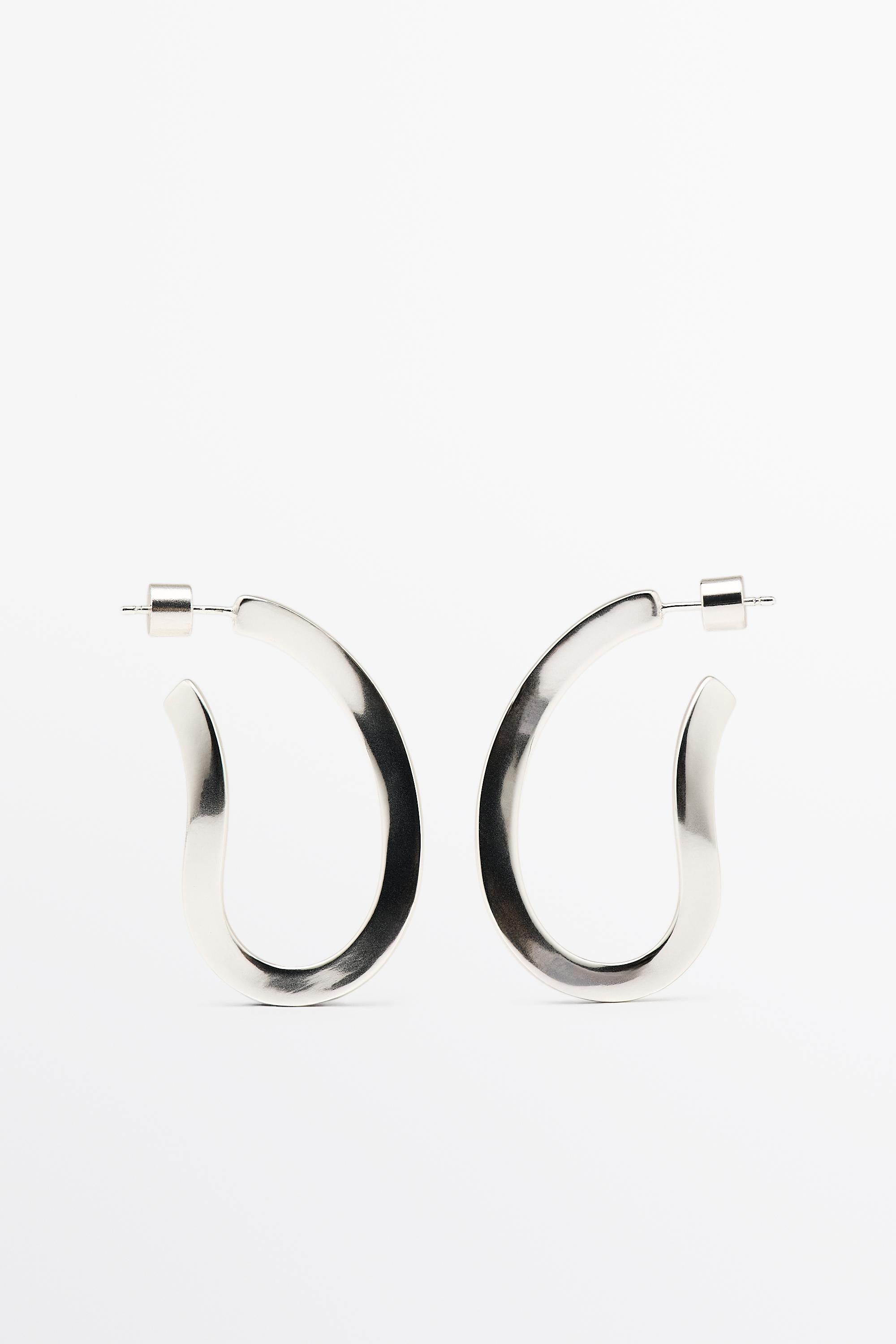 Twisted oval hoop earrings