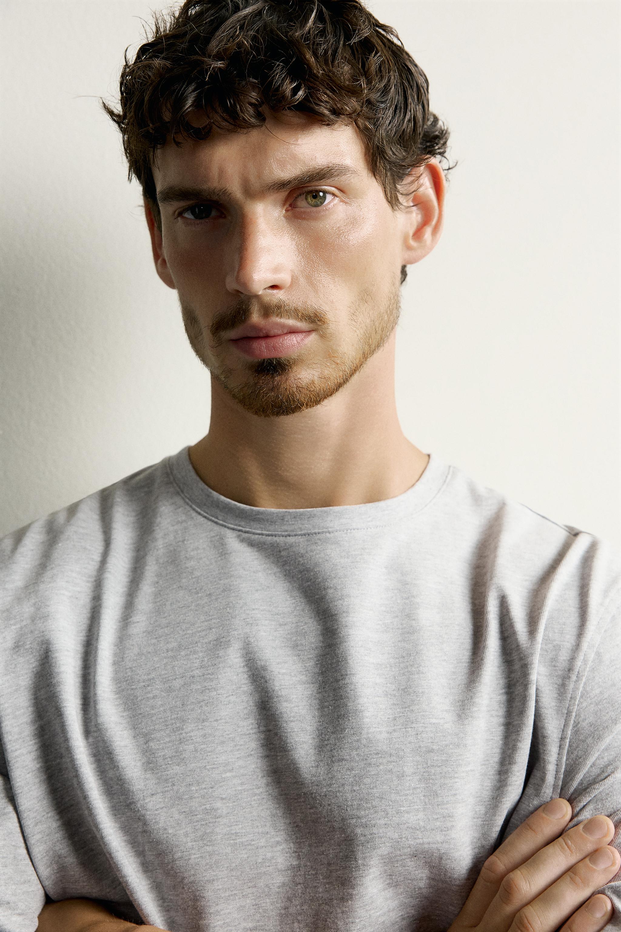 REGULAR FIT LONG-SLEEVE T-SHIRT