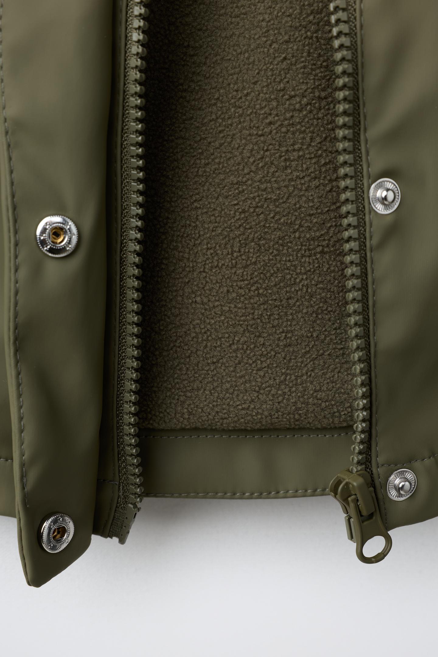 Детские куртки Zara Water-Resistant Rubberized Raincoat, цвет: Зелёный — фото 5