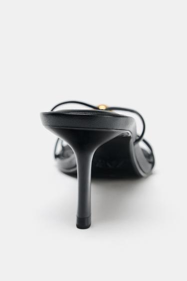 SANDALES AVEC DÉCOR MÉTALLIQUE - Noir de Zara - Image 4