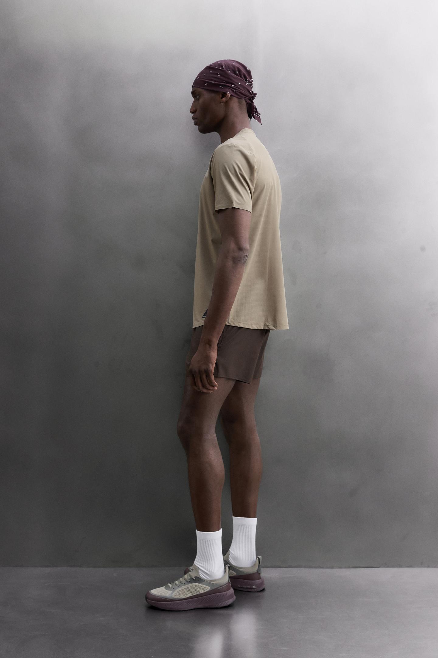 Мужская футболка Zara Textured Technical, цвет: Бежевый — фото 4