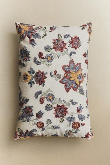 Zaras BRODERAT KUDDFODRAL - Ljust beige