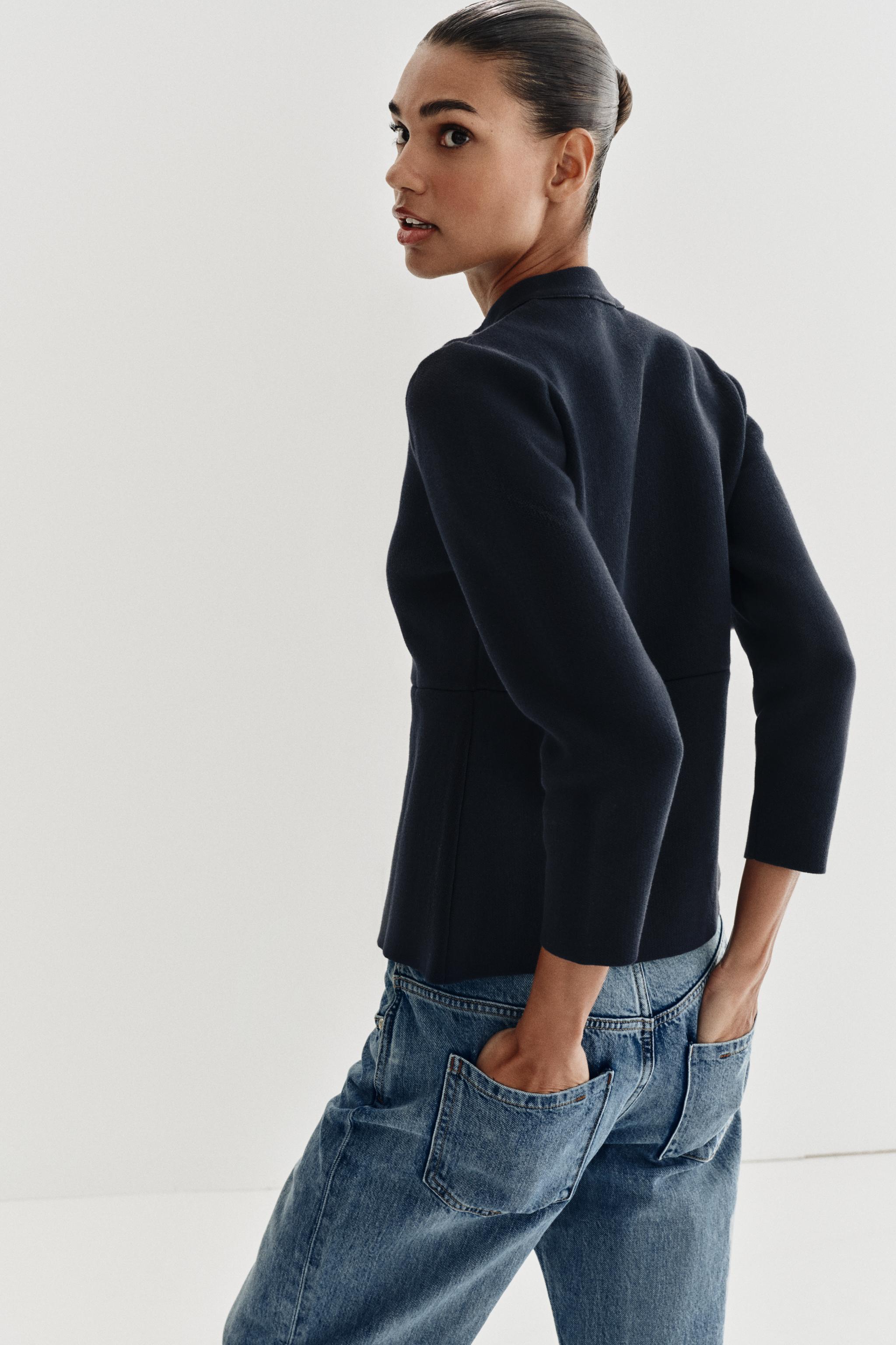 GILET EN MAILLE PEPLUM BOUTONS DORÉS
