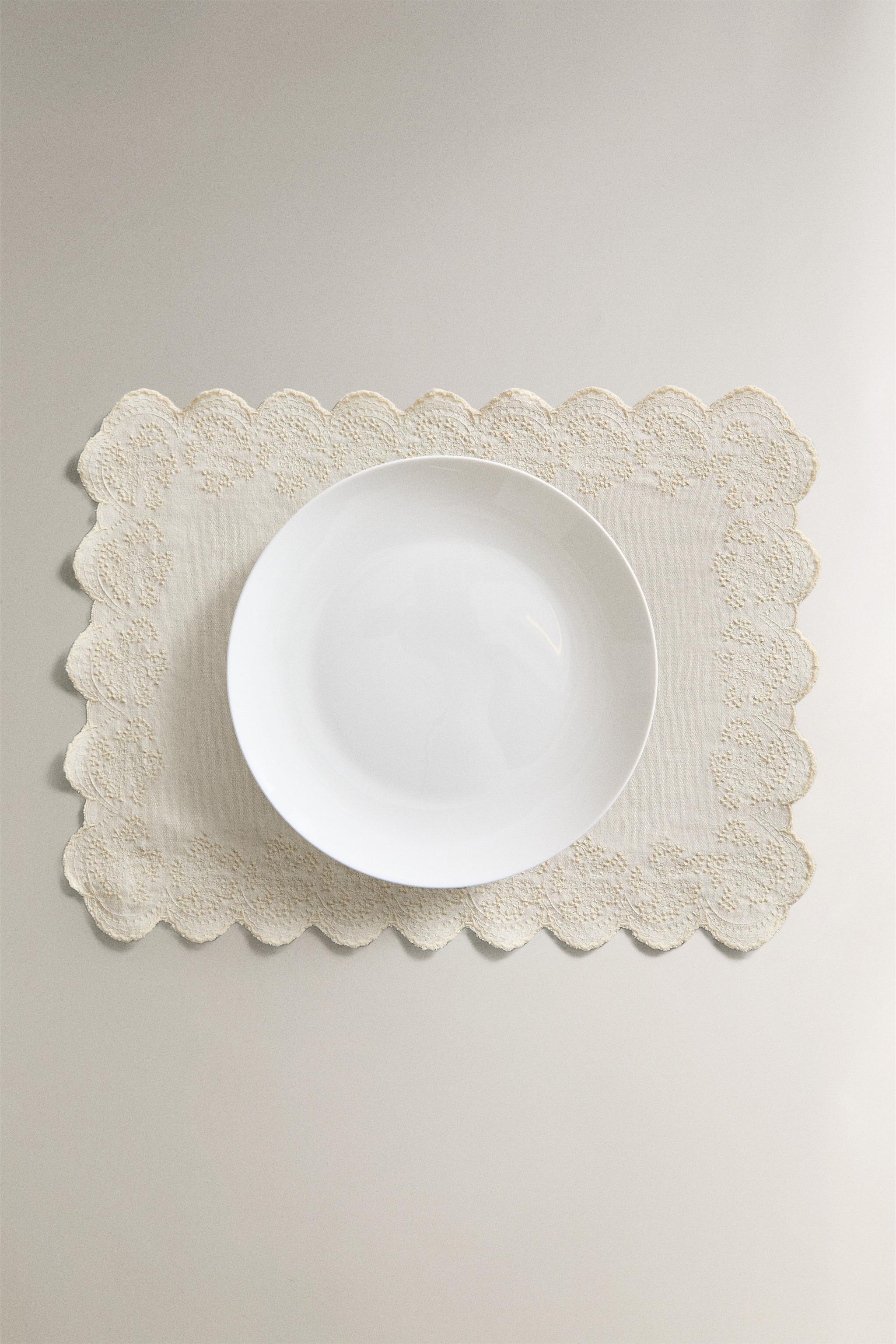 SET DE TABLE BRODÉ DENTELLE