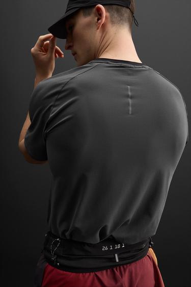 T-SHIRT STRUCTURE ENTRAÎNEMENT - Bleu marine de Zara - Image 4