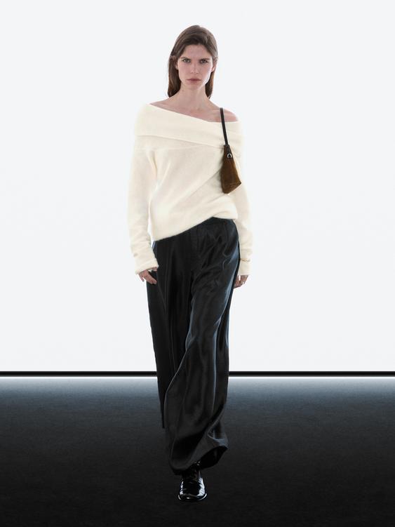 Wide-leg voluminous trousers with darts