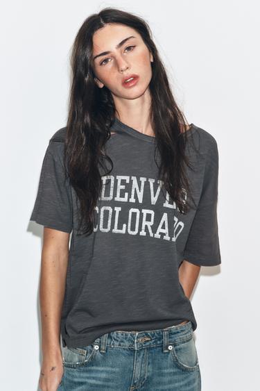 CAMISETA OVERSIZE ROTOS TEXTO - Carbón de Zara
