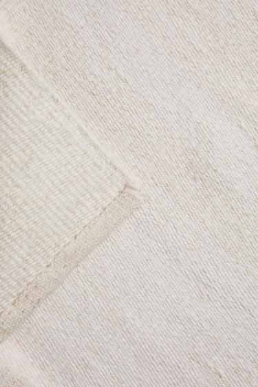LIGHT-COLOURED WOOL RUG - Ecru by Zara