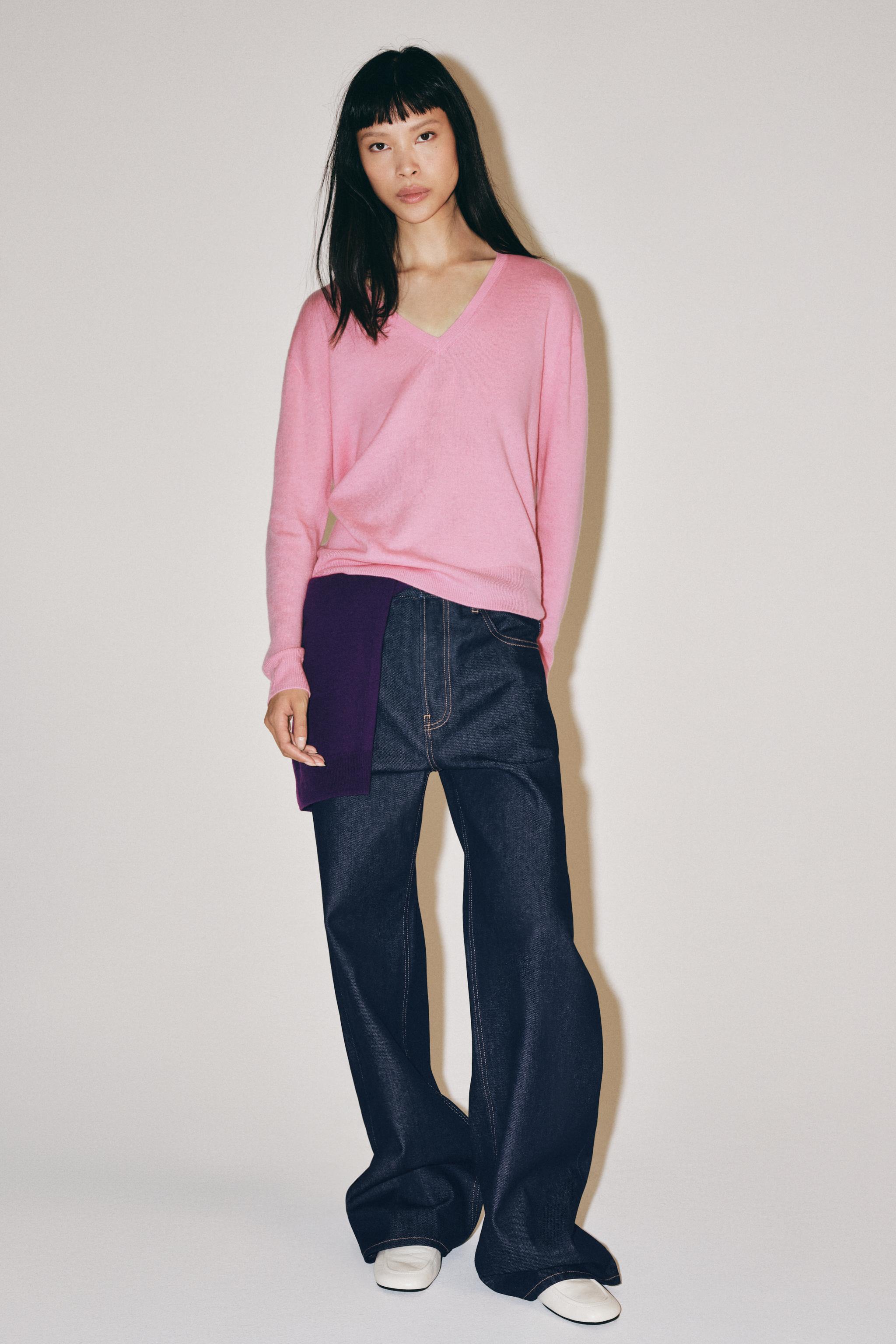 EXTRA SOFT 100% WOOL V-NECK SWEATER — Pink