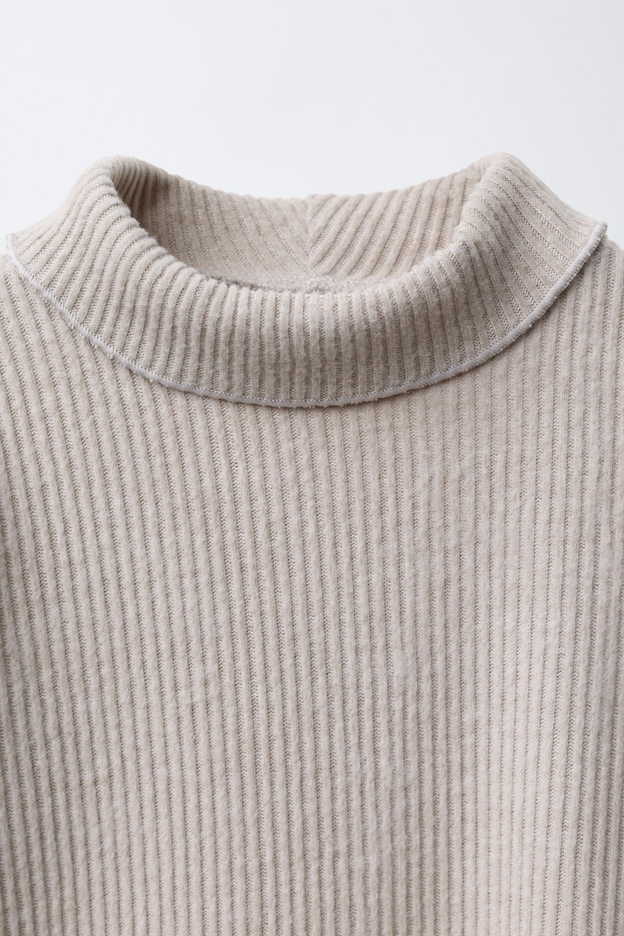 RIBBED TURTLENECK T-SHIRT