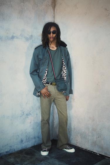تيشرت SLIM FIT BOBBY GILLESPIE X ZARA - كاكي داكن الخاص بـ Zara