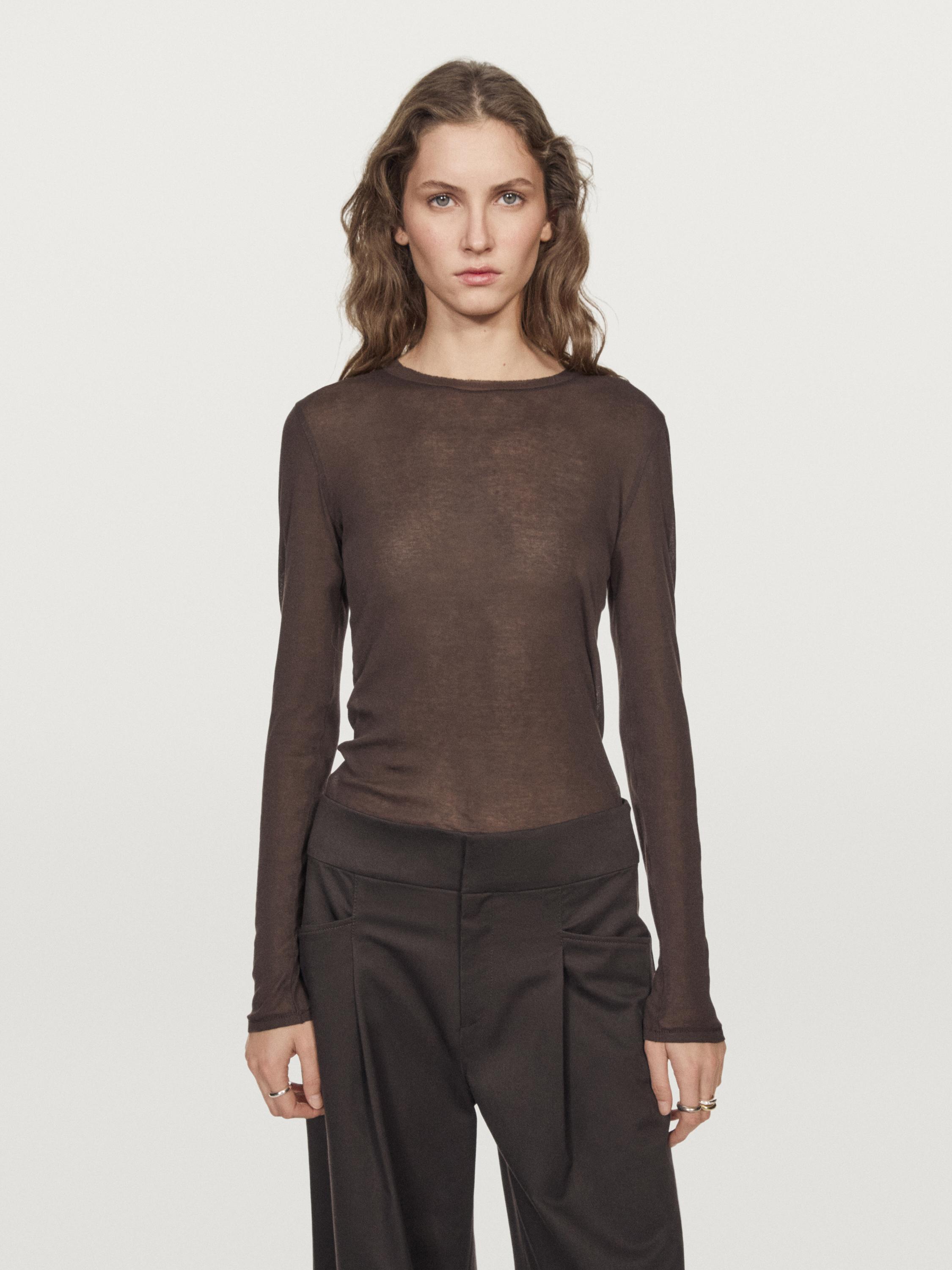 100% cotton T-shirt with neckline detail