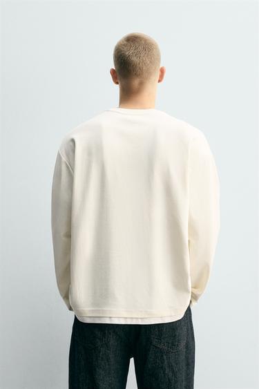T-SHIRT À FINITIONS DOUBLES EN CONTRASTE - Bis de Zara - Image 2