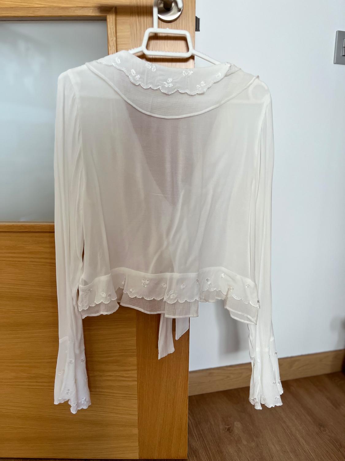 BLUSA NUEVA EN PERFECTO ESTADO - Image 2