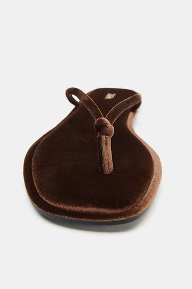SANDALES PLATES EFFET VELOURS - Marron de Zara - Image 4