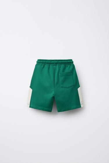 ENSEMBLE DE JOGGING T-SHIRT ET BERMUDA LISERÉS - VERT de Zara - Image 4