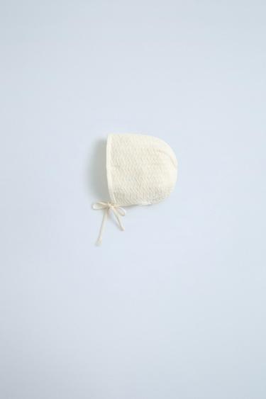 BONNET EN MAILLE AVEC SOIE - Écru de Zara