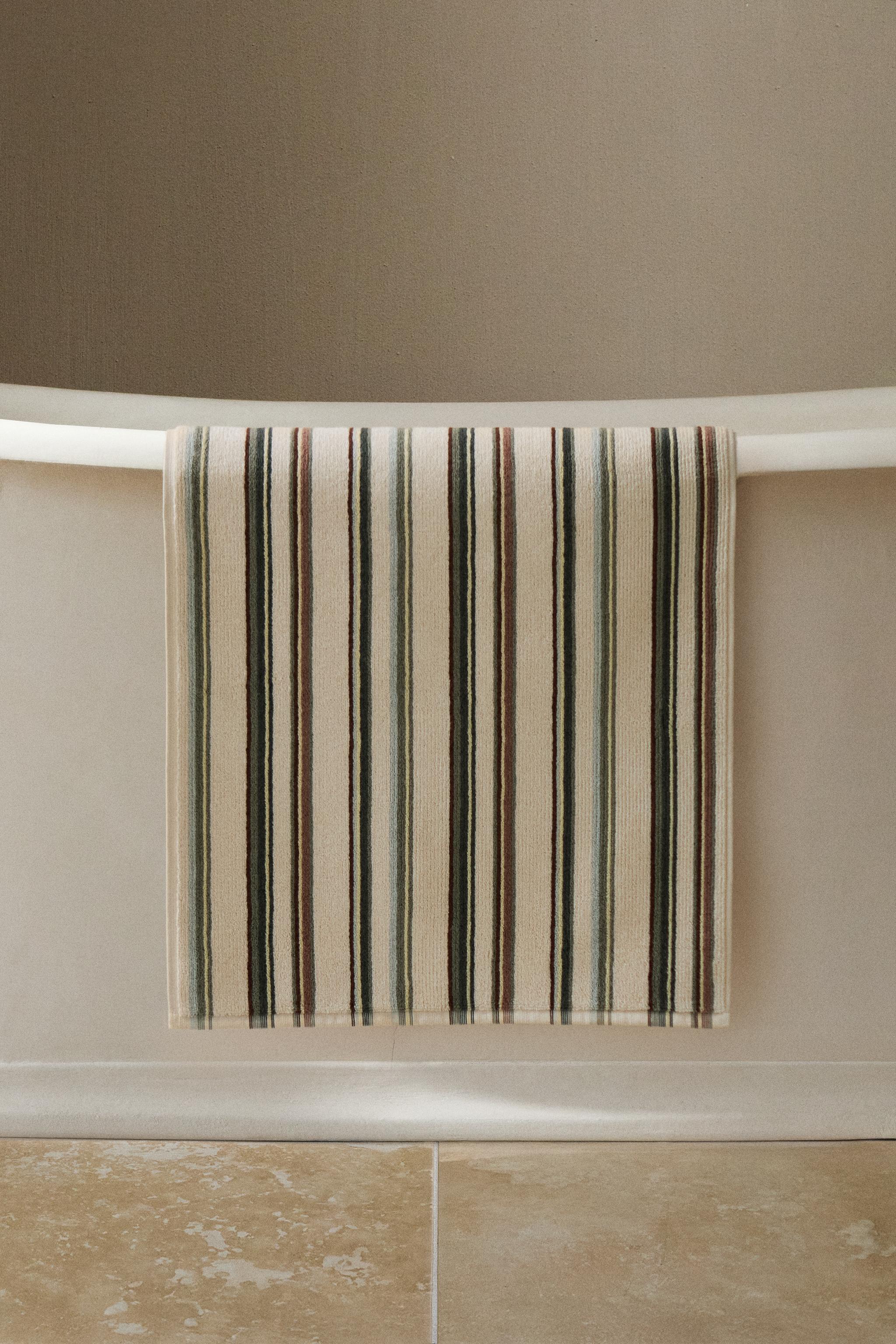 IRREGULAR STRIPED BATH MAT
