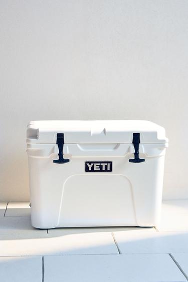 GLACIÈRE RIGIDE PORTABLE YETI - Blanc de Zara - Image 6