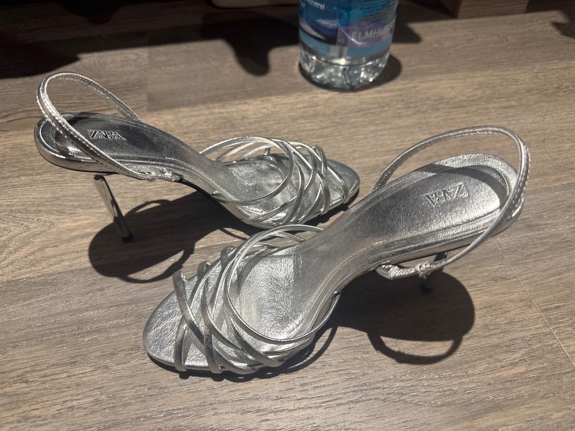 SILVER HEELS - Image 3