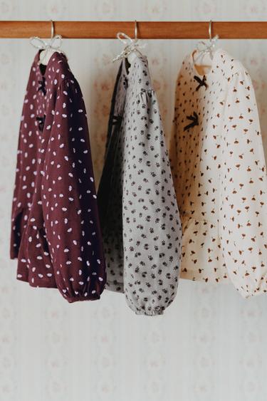 ÁO PHÔNG HOA TIẾT HOA THẮT NƠ VẢI NHUNG - Màu đỏ rượu từ Zara