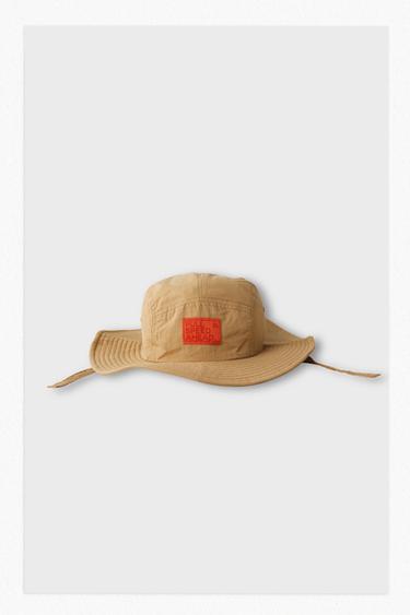 GORRO BOB TÉCNICO ETIQUETA - Arena de Zara