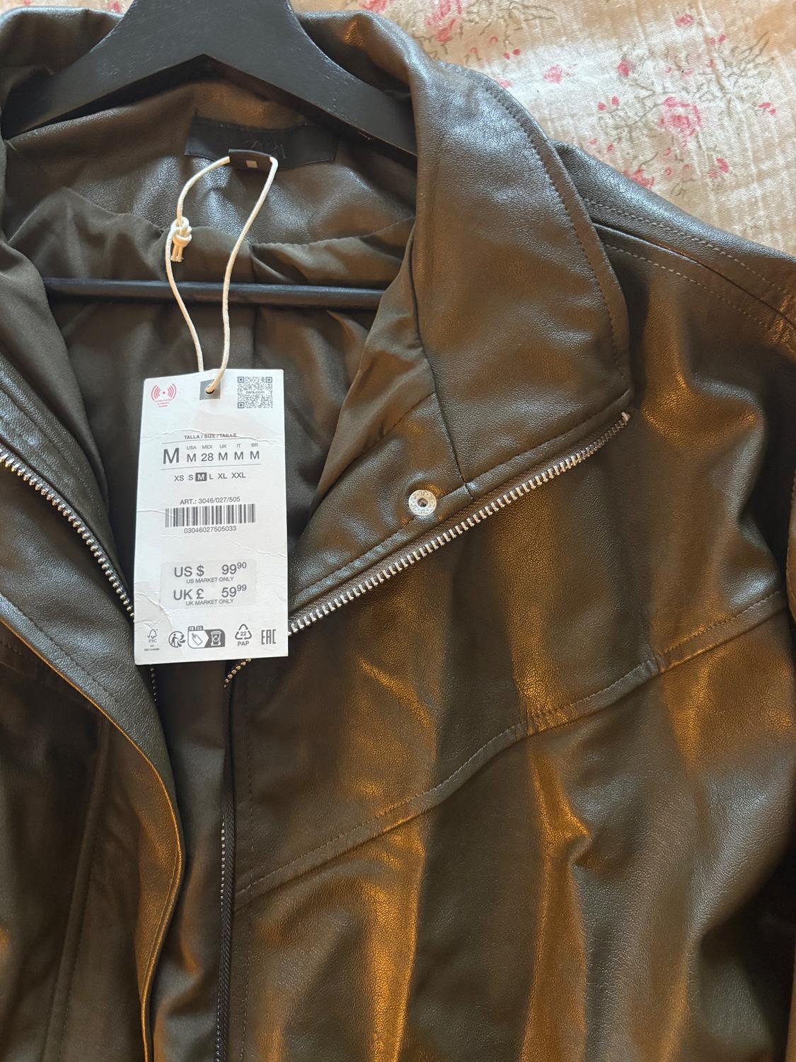 CAZADORA BOMBER EFECTO PIEL CUELLO SUBIDO - Image 4
